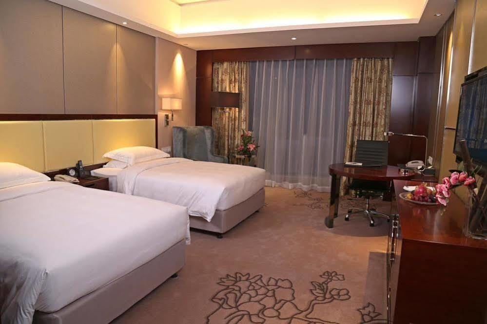 Guangzhou Changfeng Gloria Plaza Hotel Экстерьер фото