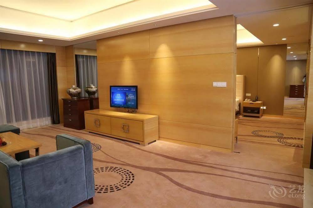 Guangzhou Changfeng Gloria Plaza Hotel Экстерьер фото